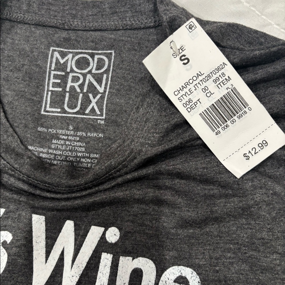 NWT Women’s Graphic Tee Size Small - Picture 2 of 2